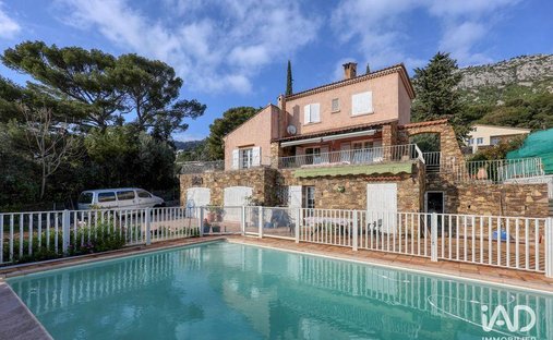 House in Trois Quartiers-Siblas, Toulon, France 1