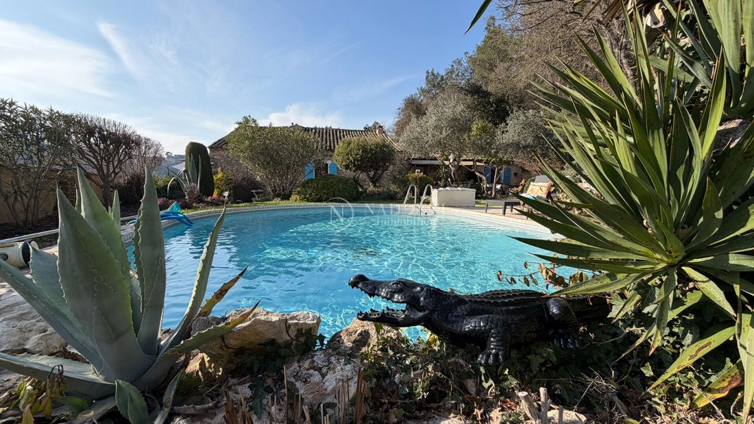 House in Ménerbes, Provence-Alpes-Côte d'Azur, France 1 - 17334115