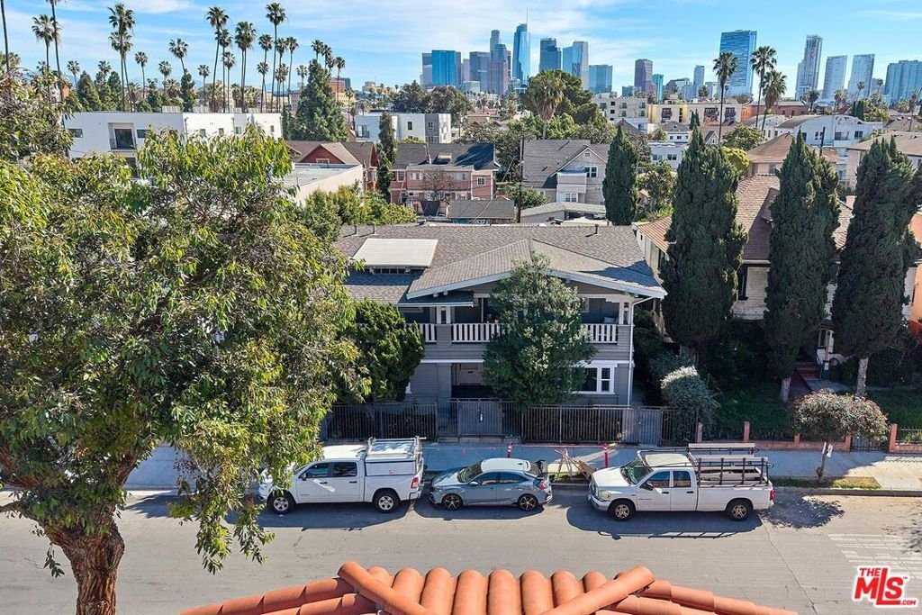 Los Angeles, California, United States 4 - 17337035