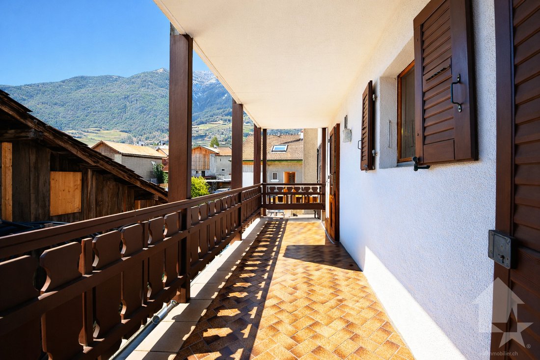 Spacious 4.5 Room Apartment In The Heart Of Saxon