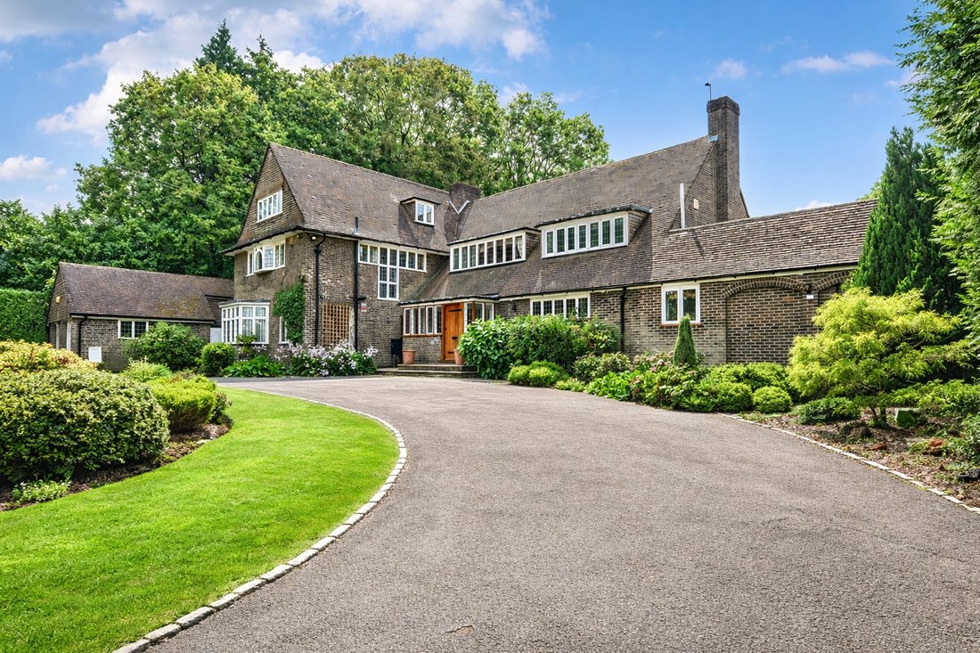 House in Kingswood, Reigate and Banstead, England 1 - 16085058