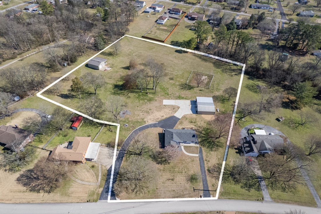 House in Columbia, Tennessee, United States 2 - 17337125