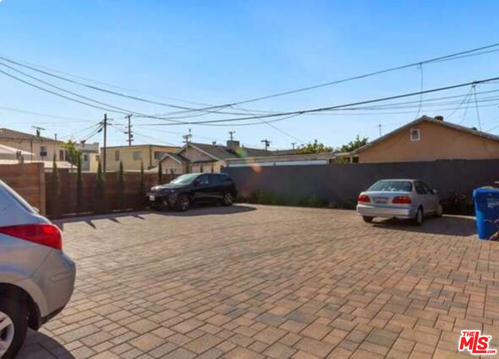 Los Angeles, California, United States 3 - 17337056
