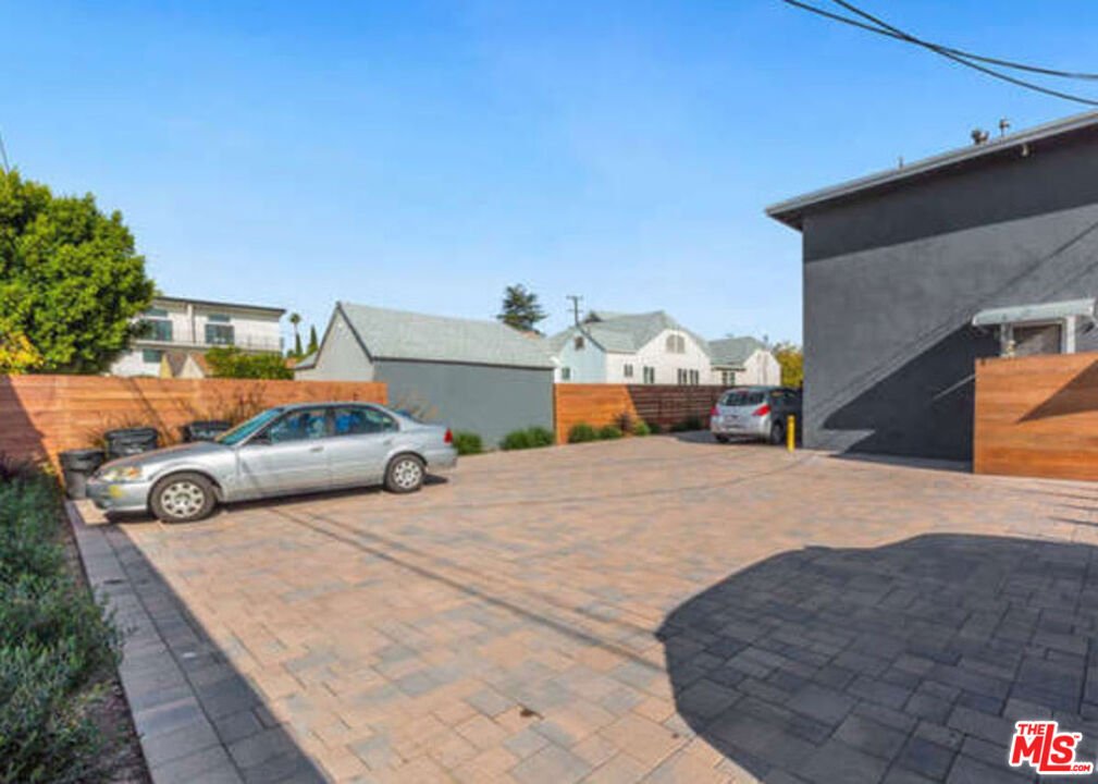 Los Angeles, California, United States 2 - 17337056