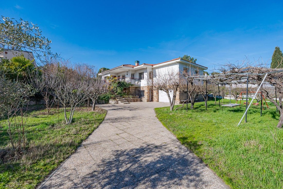 Villa in Tres Cantos, Comunidad de Madrid, Spain 2 - 17336708