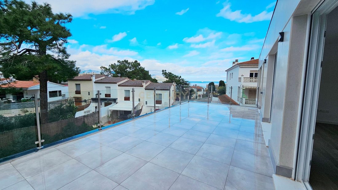Villa in Llanca, Catalonia, Spain 2 - 17337434