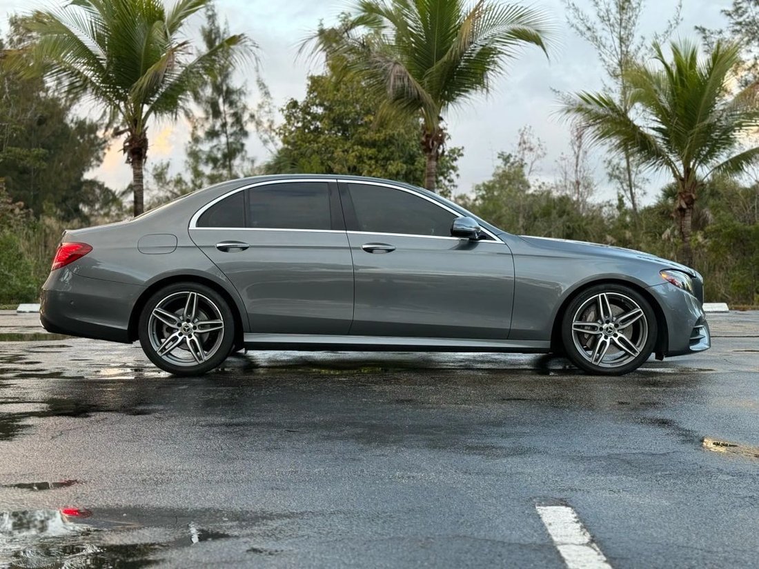Sedan in Pompano Beach, FL, United States 5 - 17338076