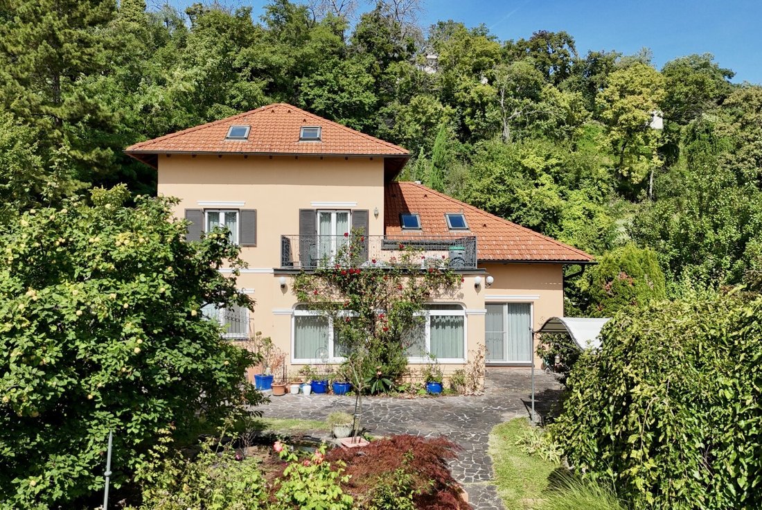 Mediterrane Toskana Villa Mit Nebengebäude Und Paradiesischem Garten In Bestlage Von Eisenstadt