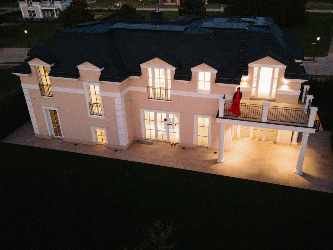 Villa in Oberwaltersdorf, Lower Austria, Austria 1 - 16444678