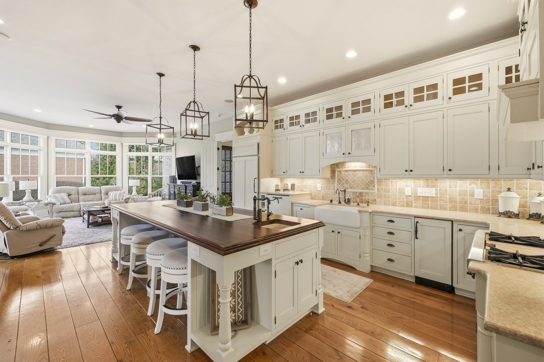 House in Watterson Park, Kentucky, United States 4 - 17338411