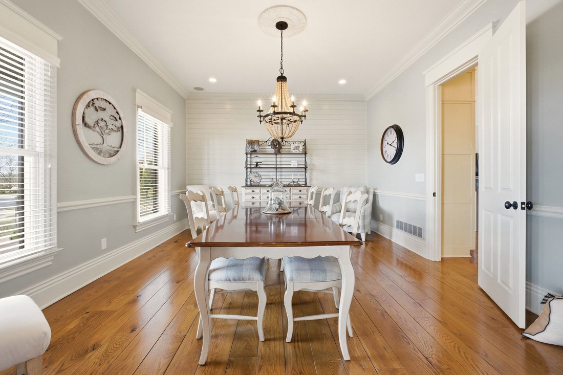 House in Watterson Park, Kentucky, United States 2 - 17338411