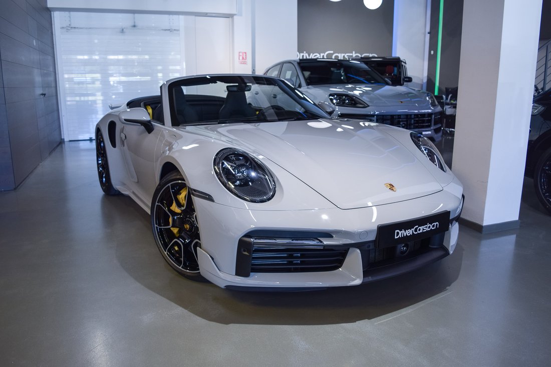 Cabriolet in Cardedeu, Catalonia, Spain 1 - 17338465