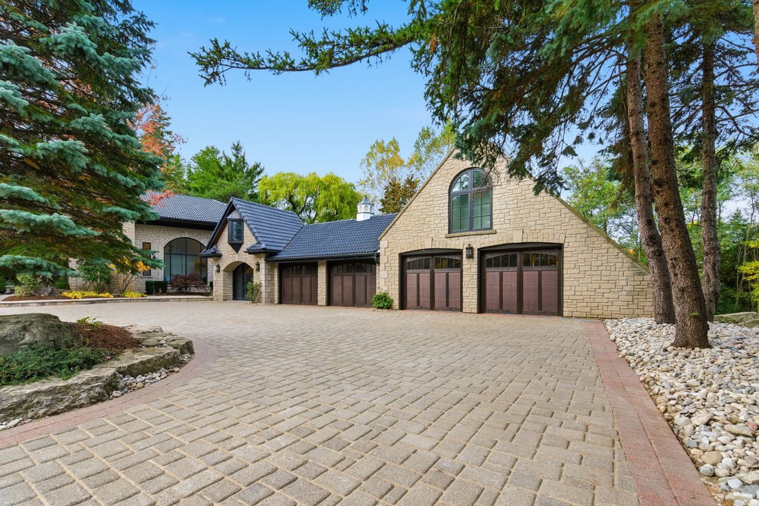 Estate in Burlington, Ontario, Canada 3 - 17338486