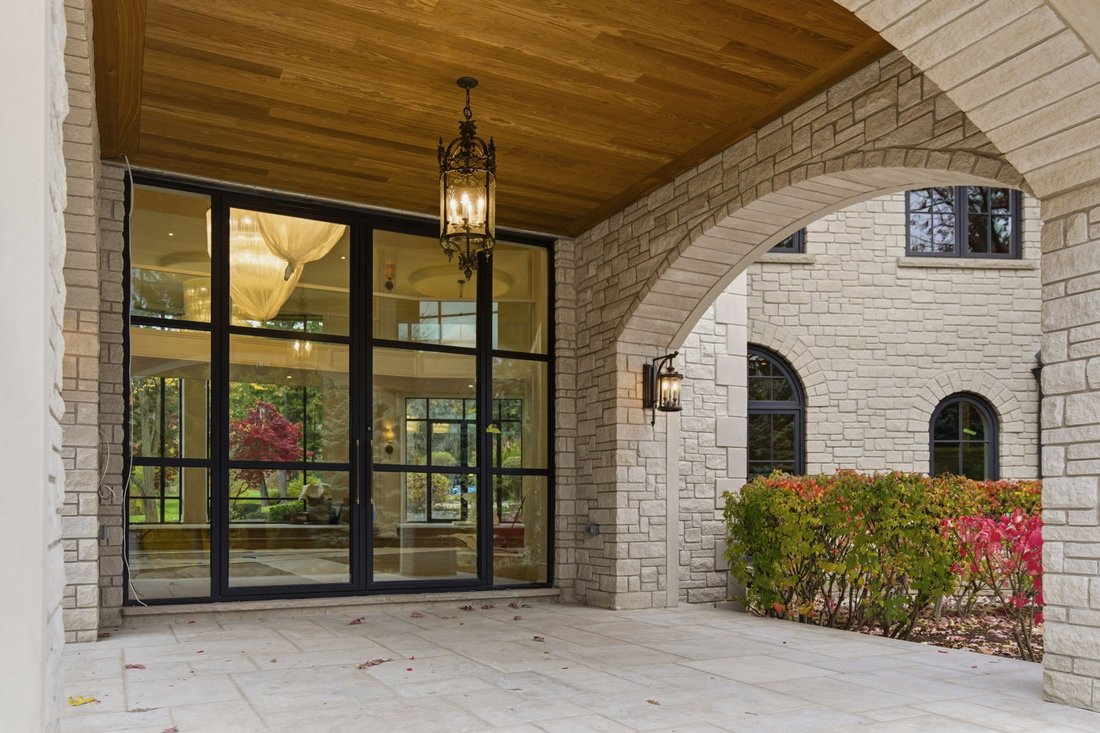 Estate in Burlington, Ontario, Canada 4 - 17338486