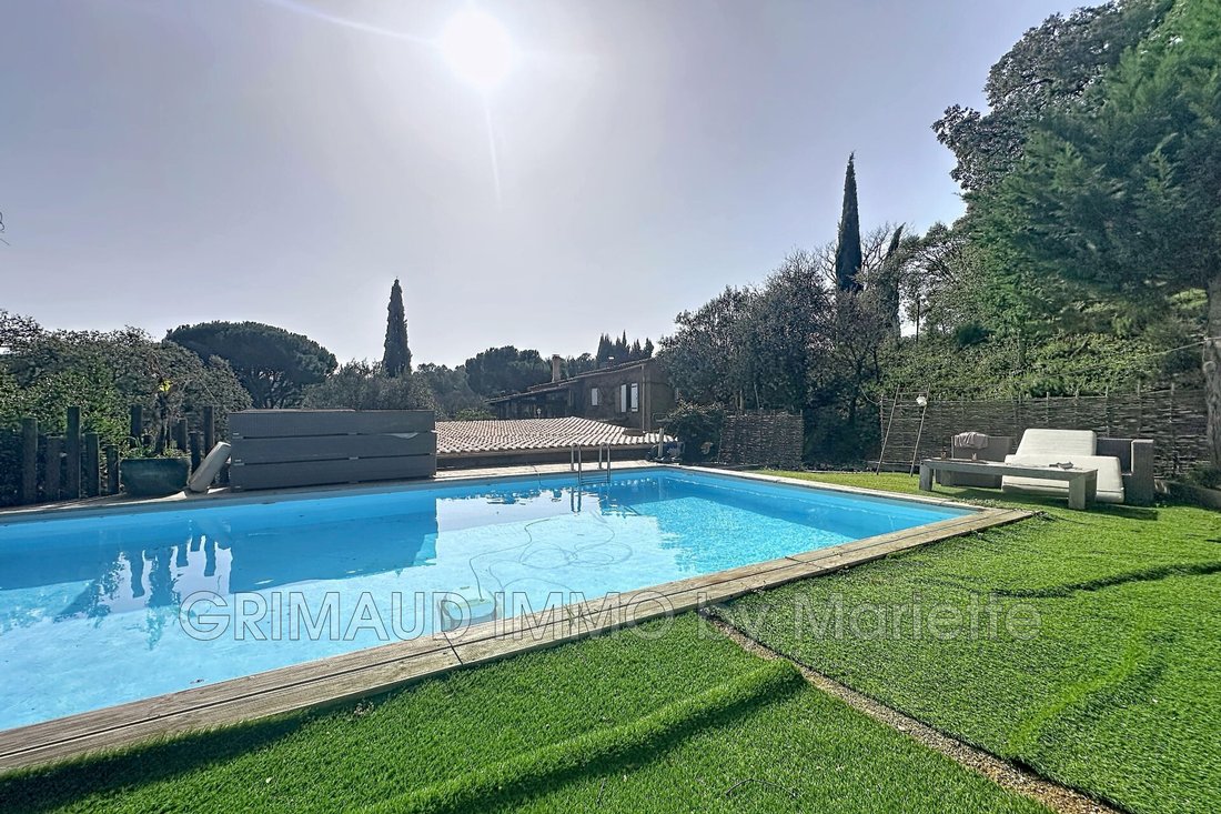 Villa in La Garde-Freinet, Provence-Alpes-Côte d'Azur, France 1 - 12480292