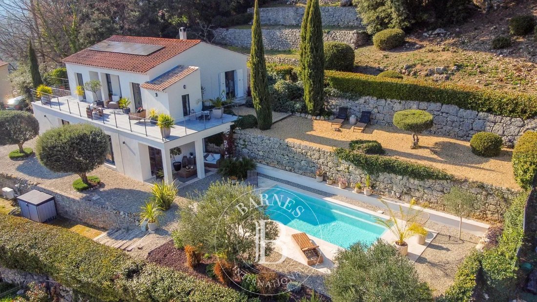 Casa en Bagnols-en-Forêt, Provenza-Alpes-Costa Azul, Francia 1 - 17339912