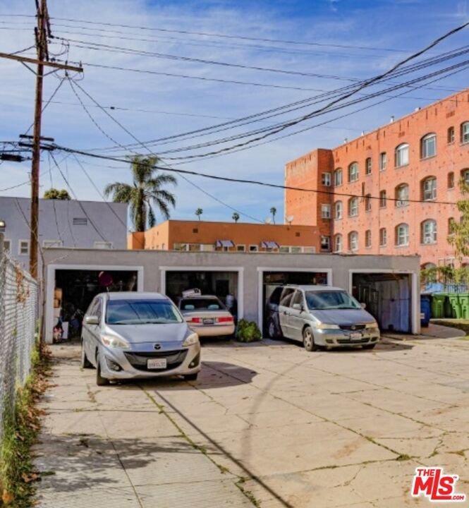 Los Angeles, California, United States 2 - 17341611