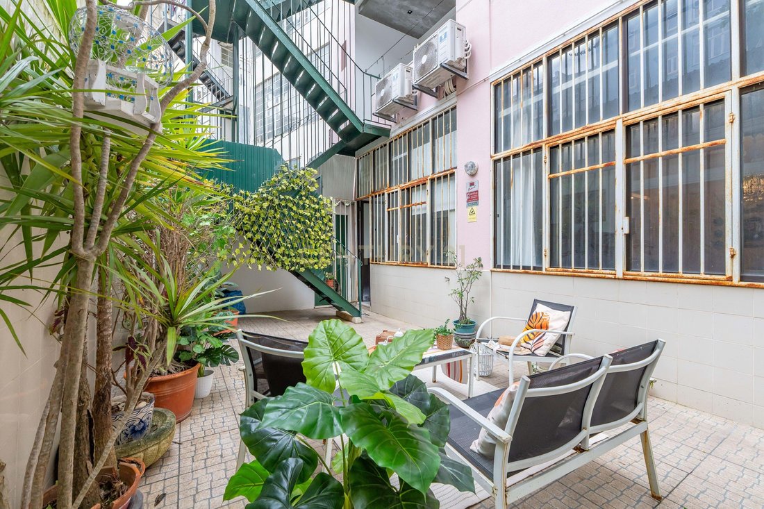 Apartment in Arroios, Lisbon, Portugal 2 - 17339656
