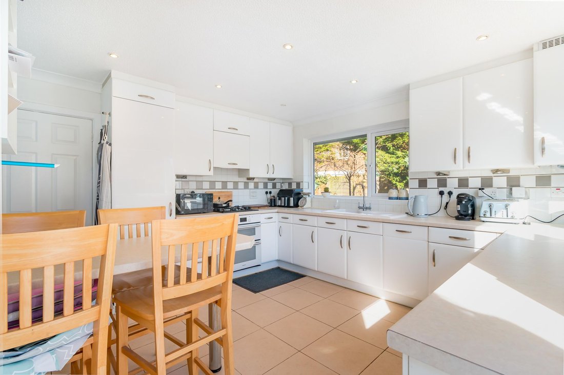 House in Ridgewood, Uckfield, England 2 - 17342794