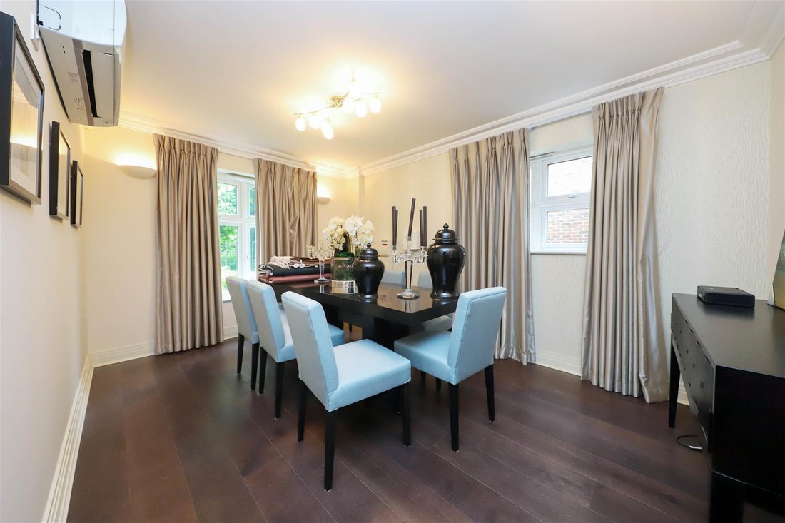 House in Breakspear, Bromley, England 4 - 17340795