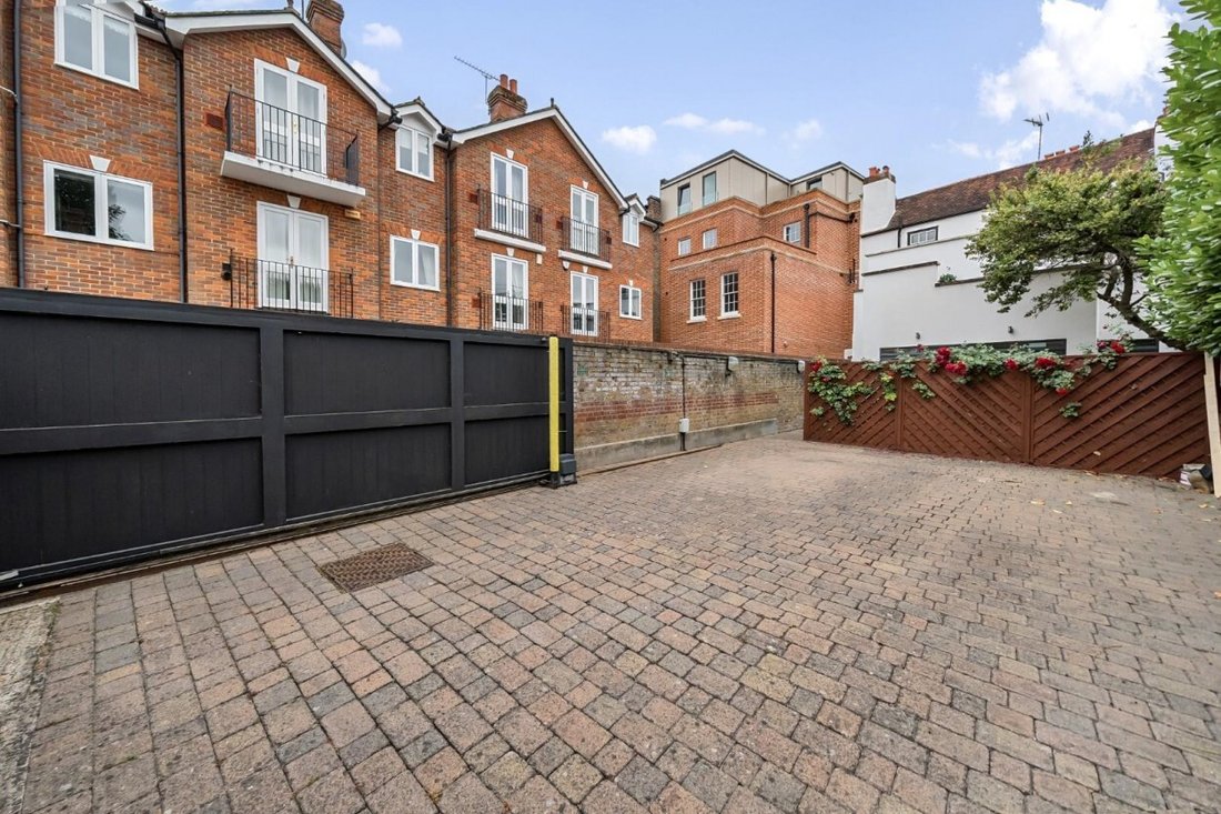 House in Eton, England 5 - 17340997