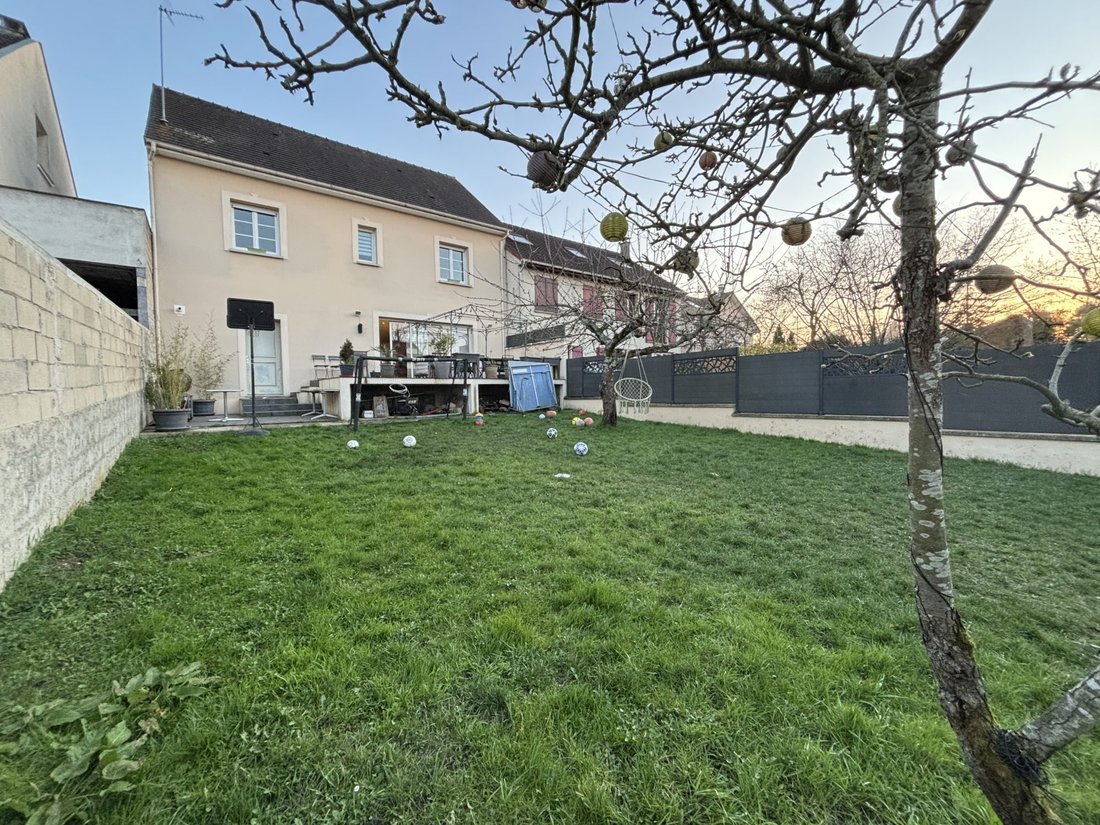 House in Lagny-sur-Marne, Ile-de-France, France 2 - 16407605