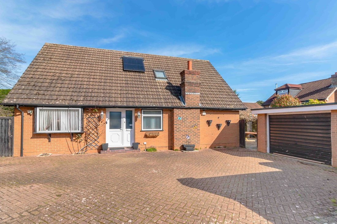 House in Ridgewood, Uckfield, England 4 - 17342794