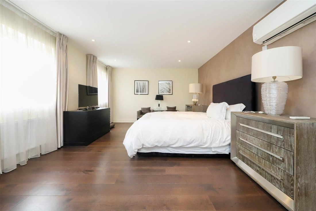 House in Breakspear, Bromley, England 3 - 17340795