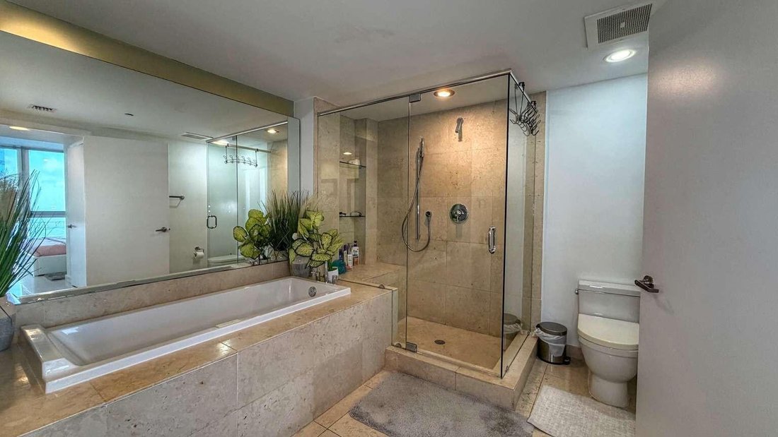 Condo in Miami, Florida, United States 5 - 17339073