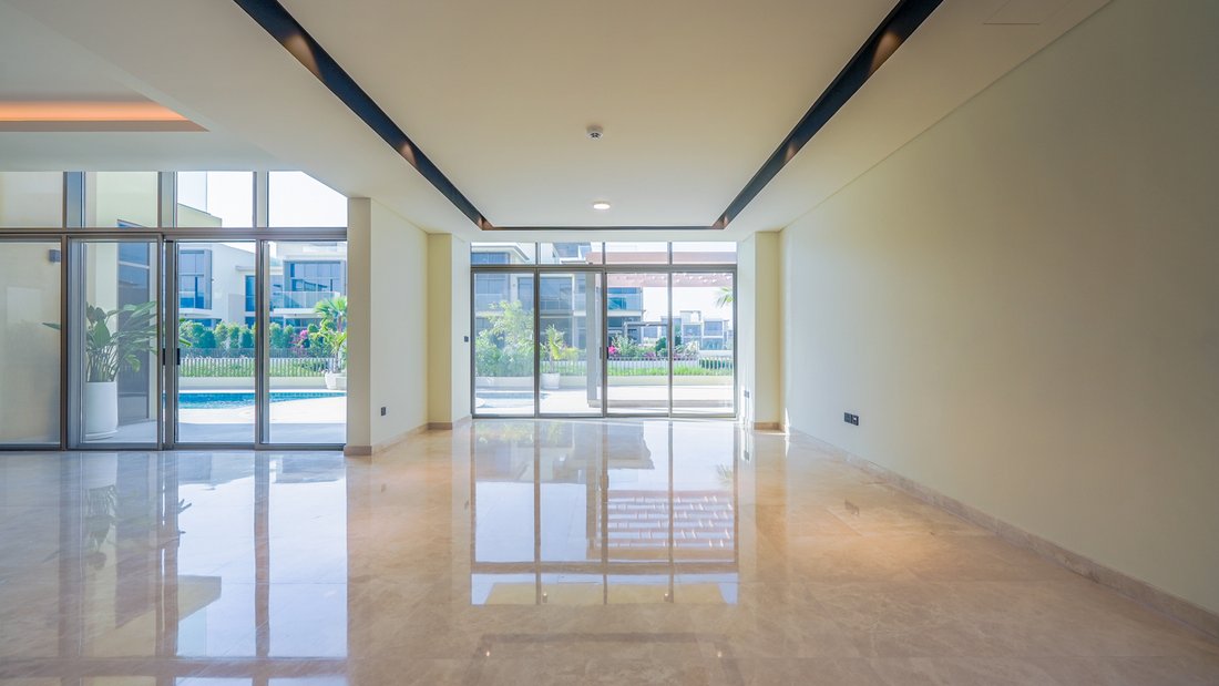 Villa in Hadaeq Sheikh Mohammed Bin Rashid, Dubai, United Arab Emirates 2 - 17339221