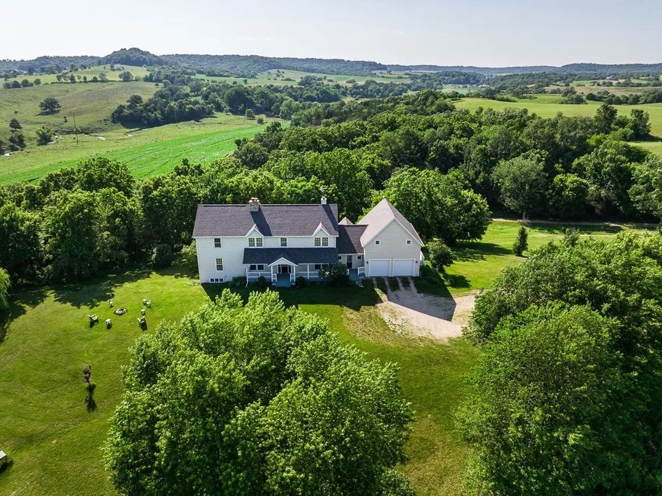 House in Elizabeth, Illinois, United States 1 - 17334657