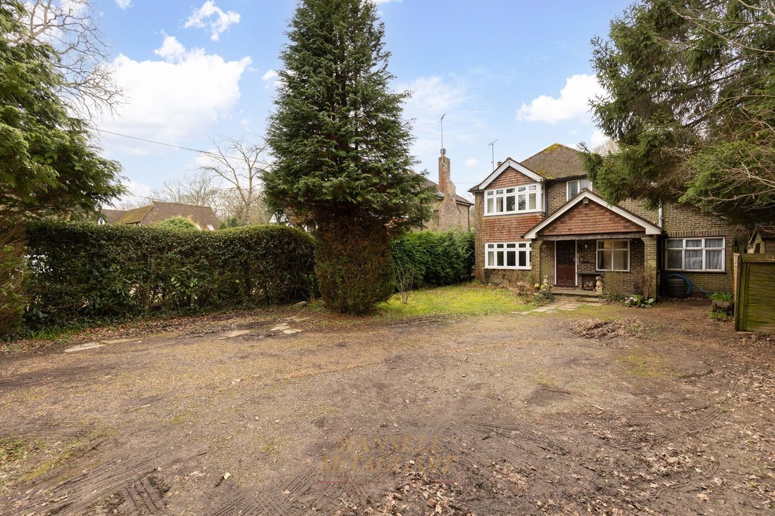 House in Felbridge, England 1 - 17339635