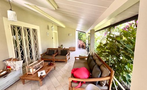 House in Vittoria Apuana, Forte dei Marmi, Tuscany 1