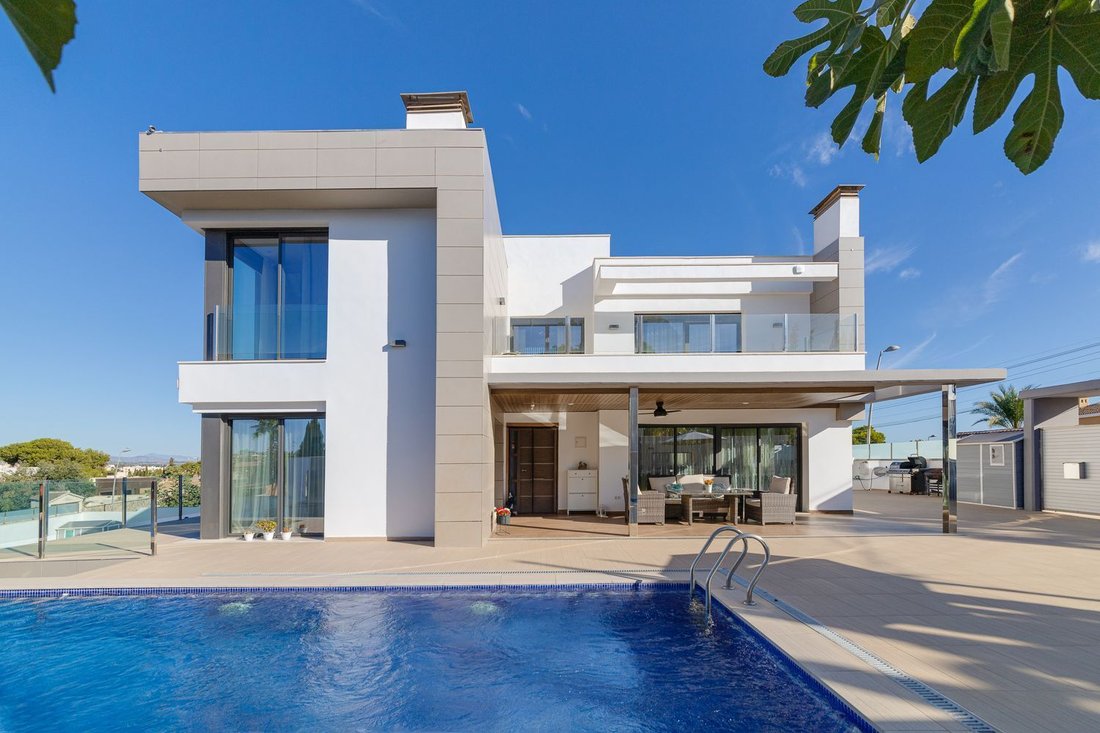 Villa in Torrevieja, Valencian Community, Spain 4 - 17344982
