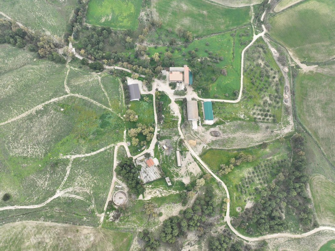 Land in Calascibetta, Sicily, Italy 3 - 17343169