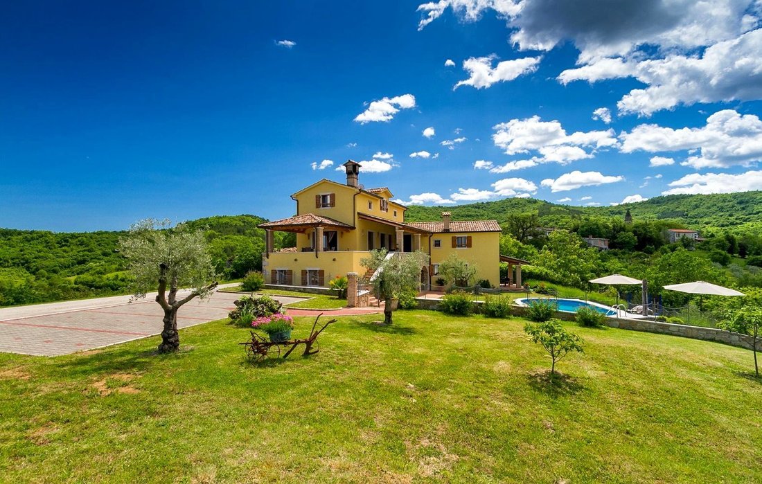 Villa in Opcina Motovun, Istria County, Croatia 1 - 17343132