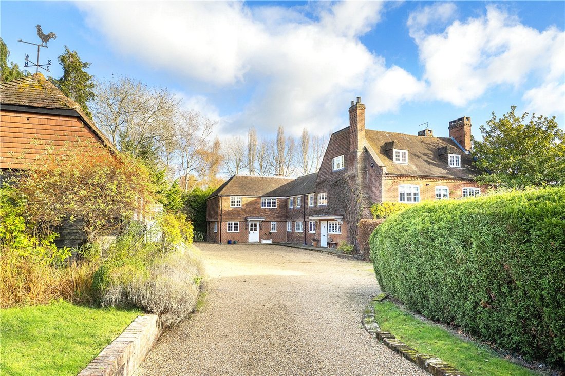 House in Effingham, England 1 - 17339480