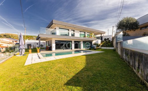 House in Nogueira, Fraiao e Lamacaes, Braga, Portugal 1
