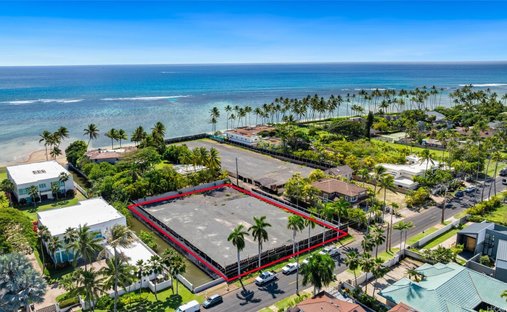 Land in Honolulu, Hawaii, United States 1