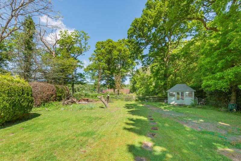 House in Surrey, England 3 - 17341147