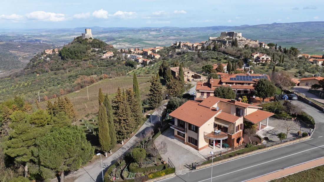 Villa in Castiglione d'Orcia, Tuscany, Italy 1 - 17343018