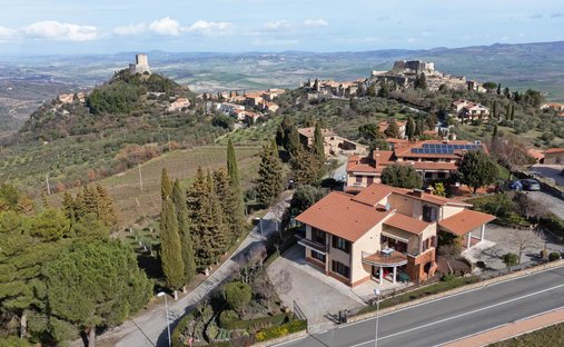 Villa in Castiglione d'Orcia, Tuscany, Italy 1