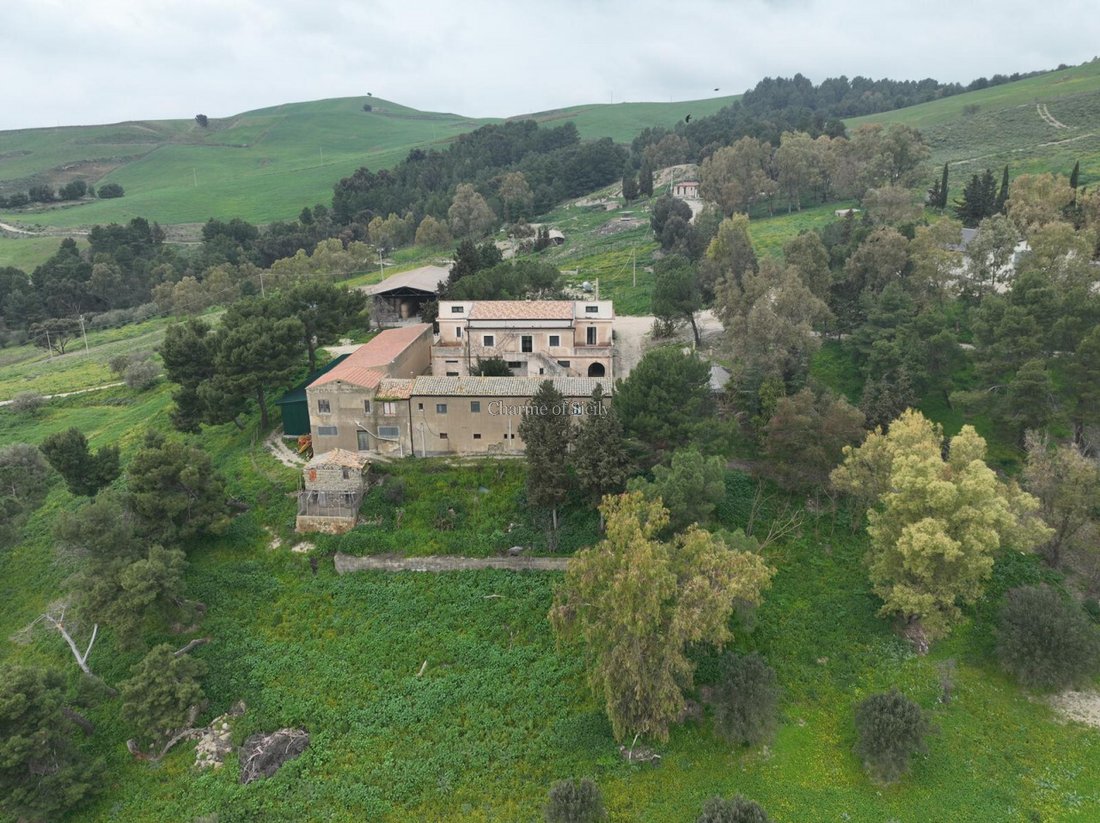 Land in Calascibetta, Sicily, Italy 2 - 17343169
