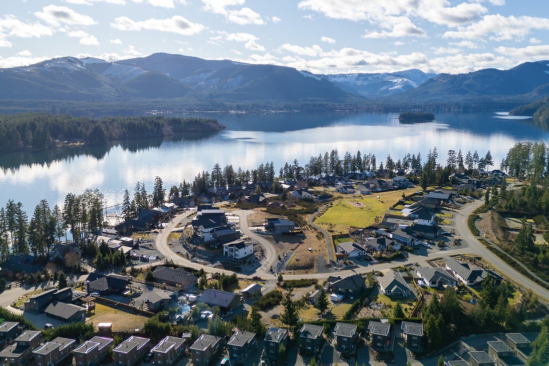 House in Lake Cowichan, British Columbia, Canada 2 - 17342605