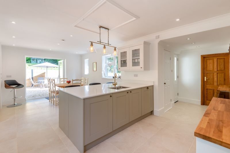 House in Surrey, England 4 - 17341147