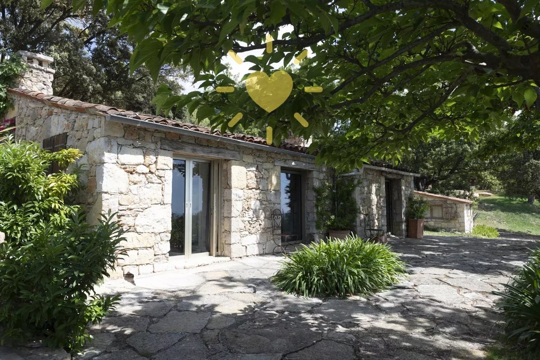 Estate in Callas, Provence-Alpes-Côte d'Azur, France 3 - 17344893