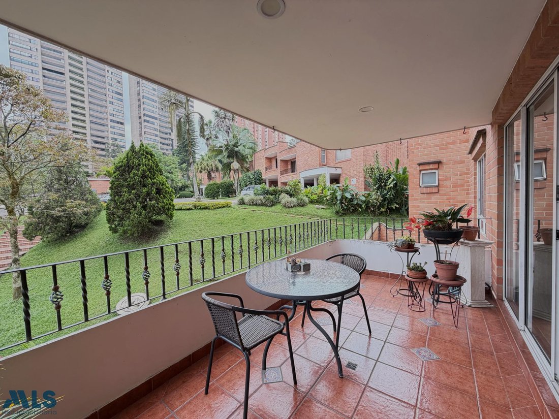 Apartment in Medellín, Antioquia, Colombia 4 - 17339382