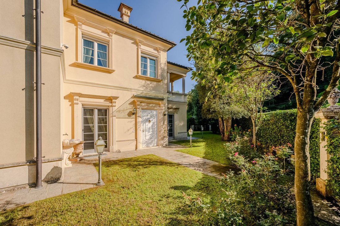 House in Lavena Ponte Tresa, Lombardy, Italy 1 - 16261905