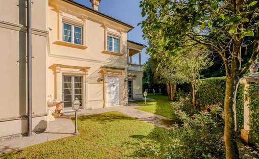 House in Lavena Ponte Tresa, Lombardy, Italy 1