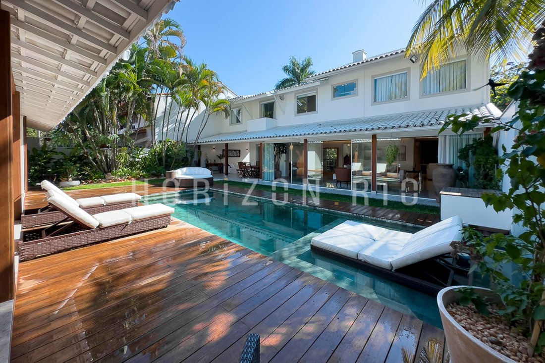 Villa in Rio de Janeiro, State of Rio de Janeiro, Brazil 1 - 17340088